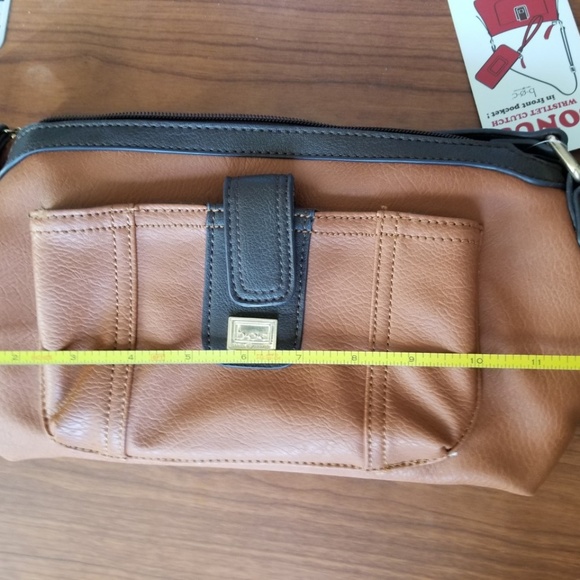 b·ø·c purse with wristlet - Picture 6 of 7